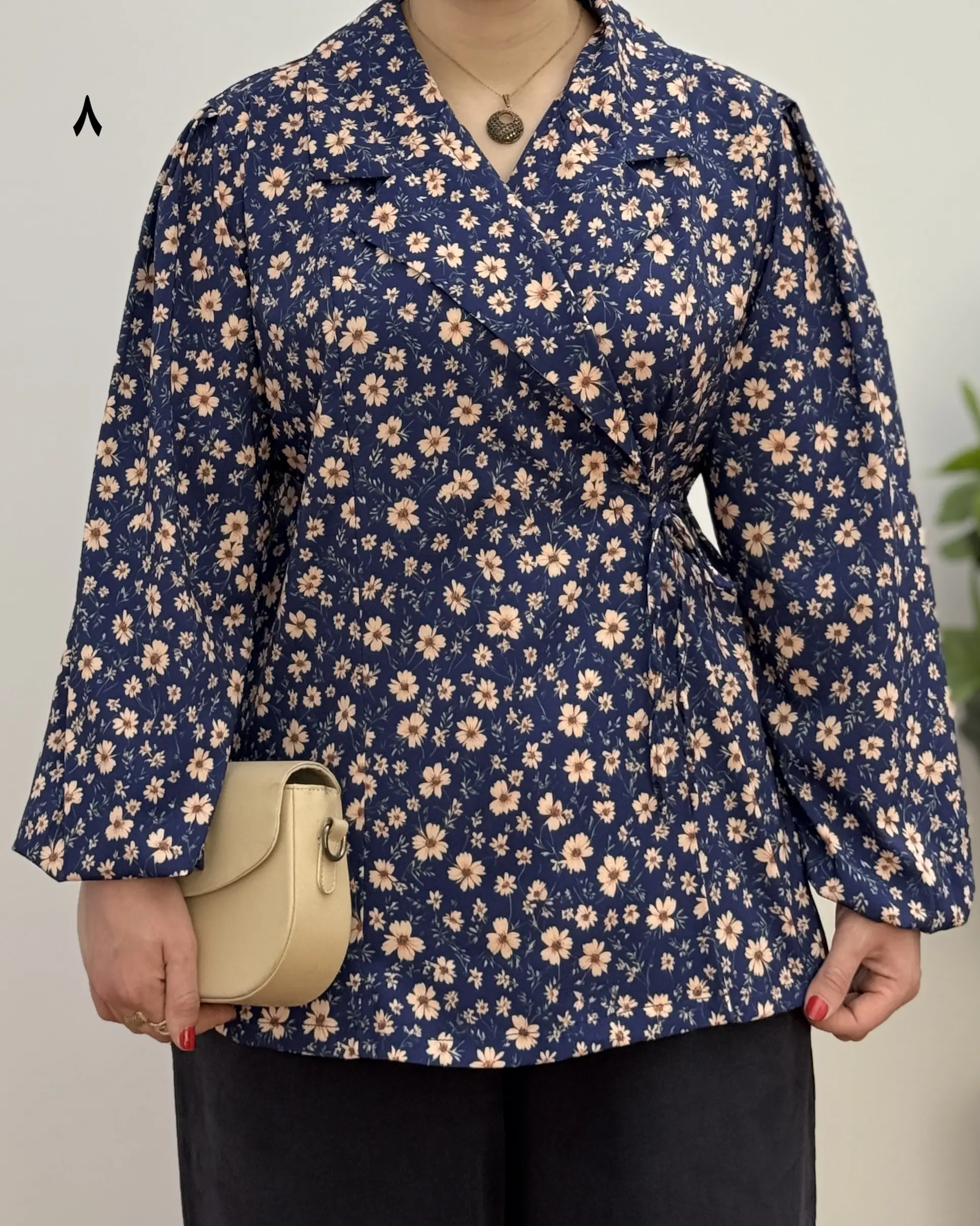 شومیز زنانه مجلسی و خنک مدل کیانا